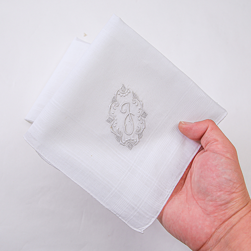 Set of 2pcs Luxurious, Elegant - đánh giá và giá Monogrammed Handkerchief